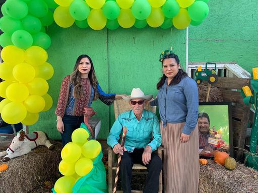 Santos Valdez Sr. photo gallery thumbnail 63 of 151