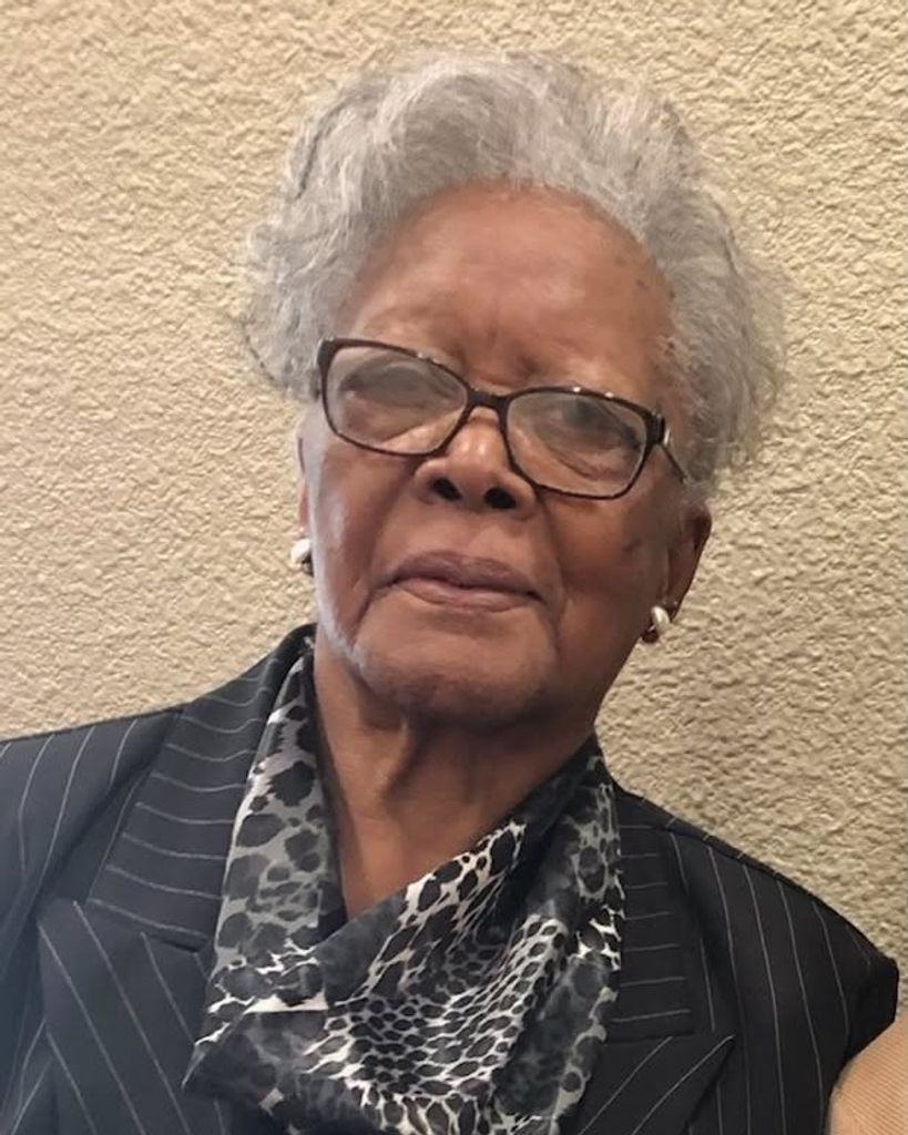 Ms. Julia Oliphant Profile Photo