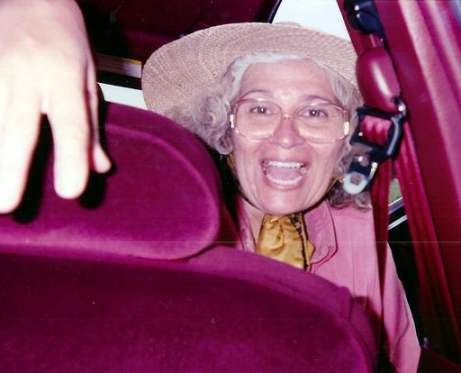 Yolanda C. Gonzalez photo gallery thumbnail 86 of 357