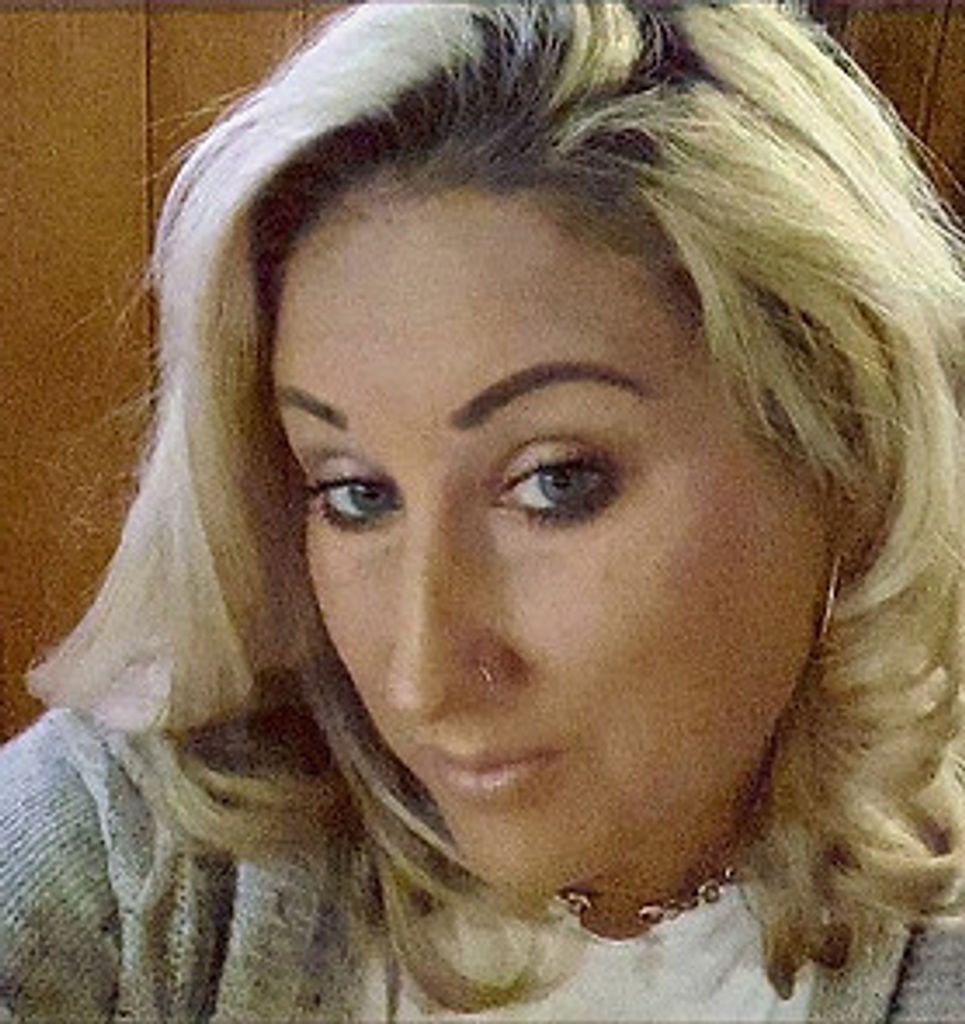 Danielle L. Sivertson (Mondry)
