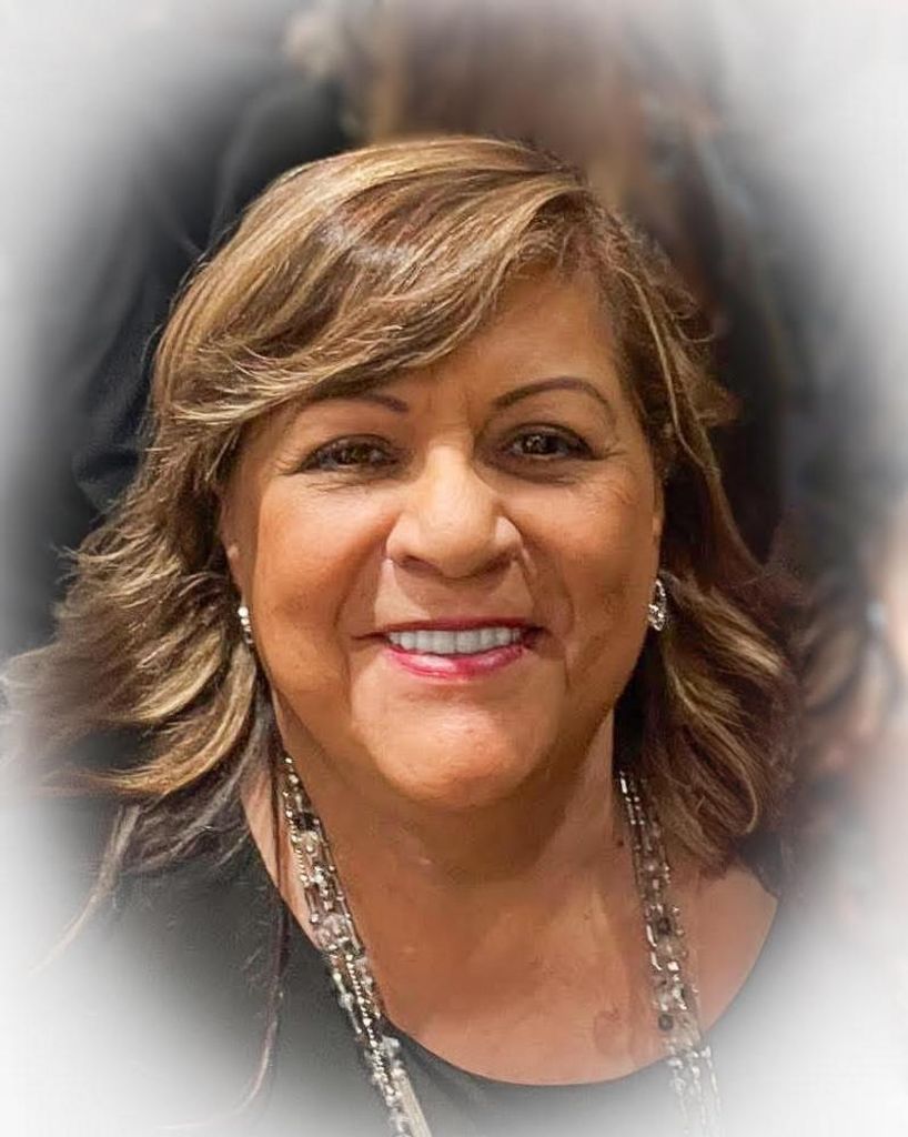 Laura Victoria Robles Profile Photo