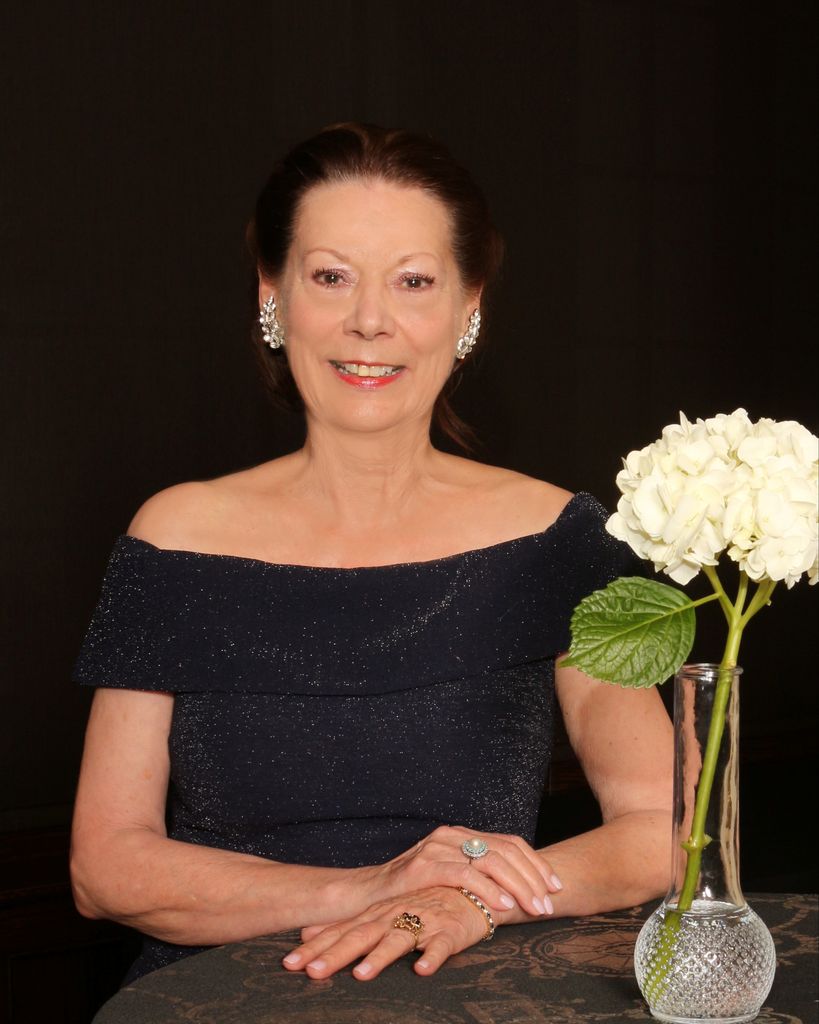 Linda Dowling