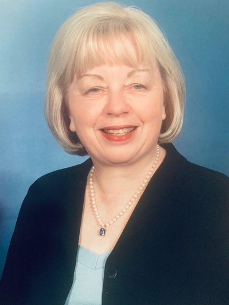 Alice Hoppe Profile Photo