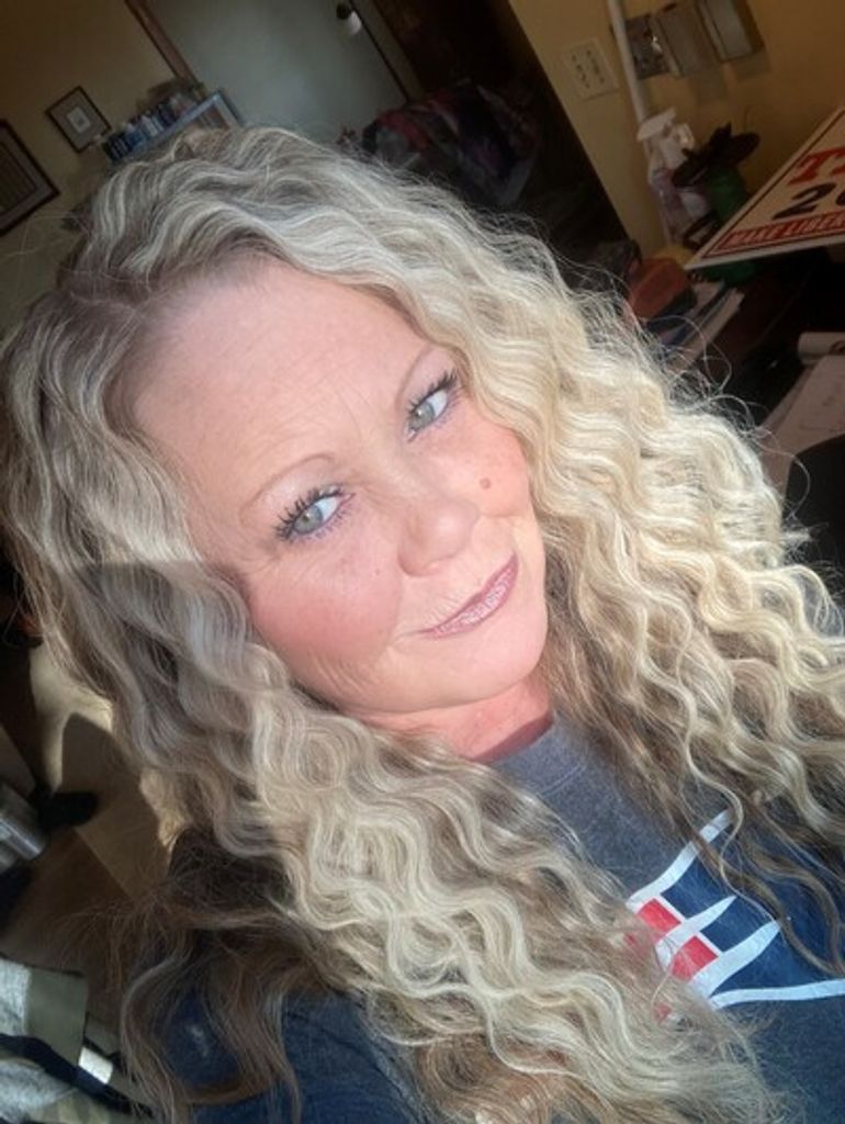 Kelly Dayna Legg Profile Photo