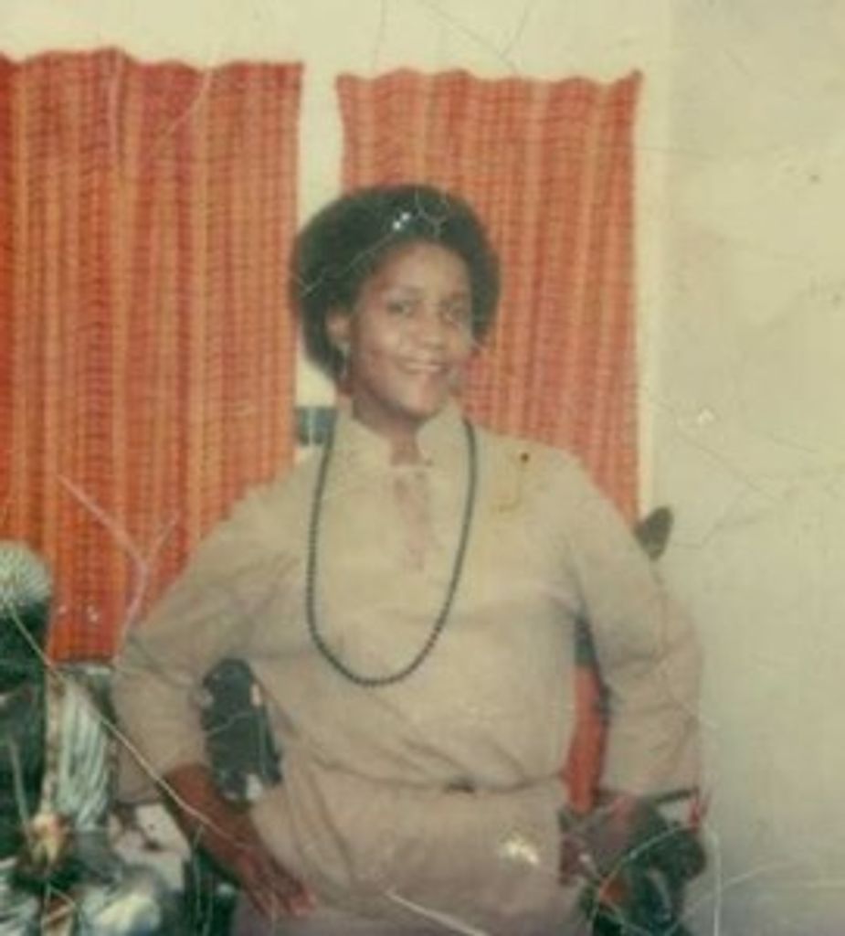 Carolyn A Simmons