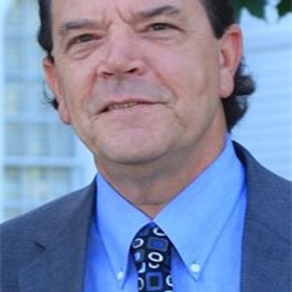 Bruce J Papa