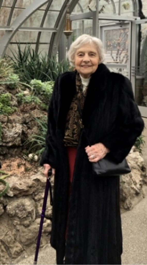 Ester Binns Profile Photo