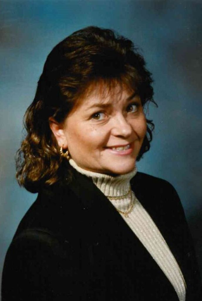 Laurie Lynn (Szulc)  White Profile Photo