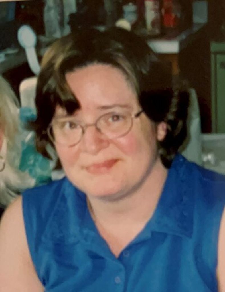 Julie Larrain Mills Profile Photo