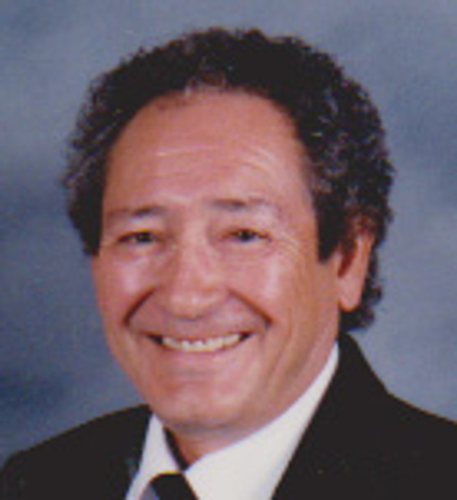Robert M Lujan