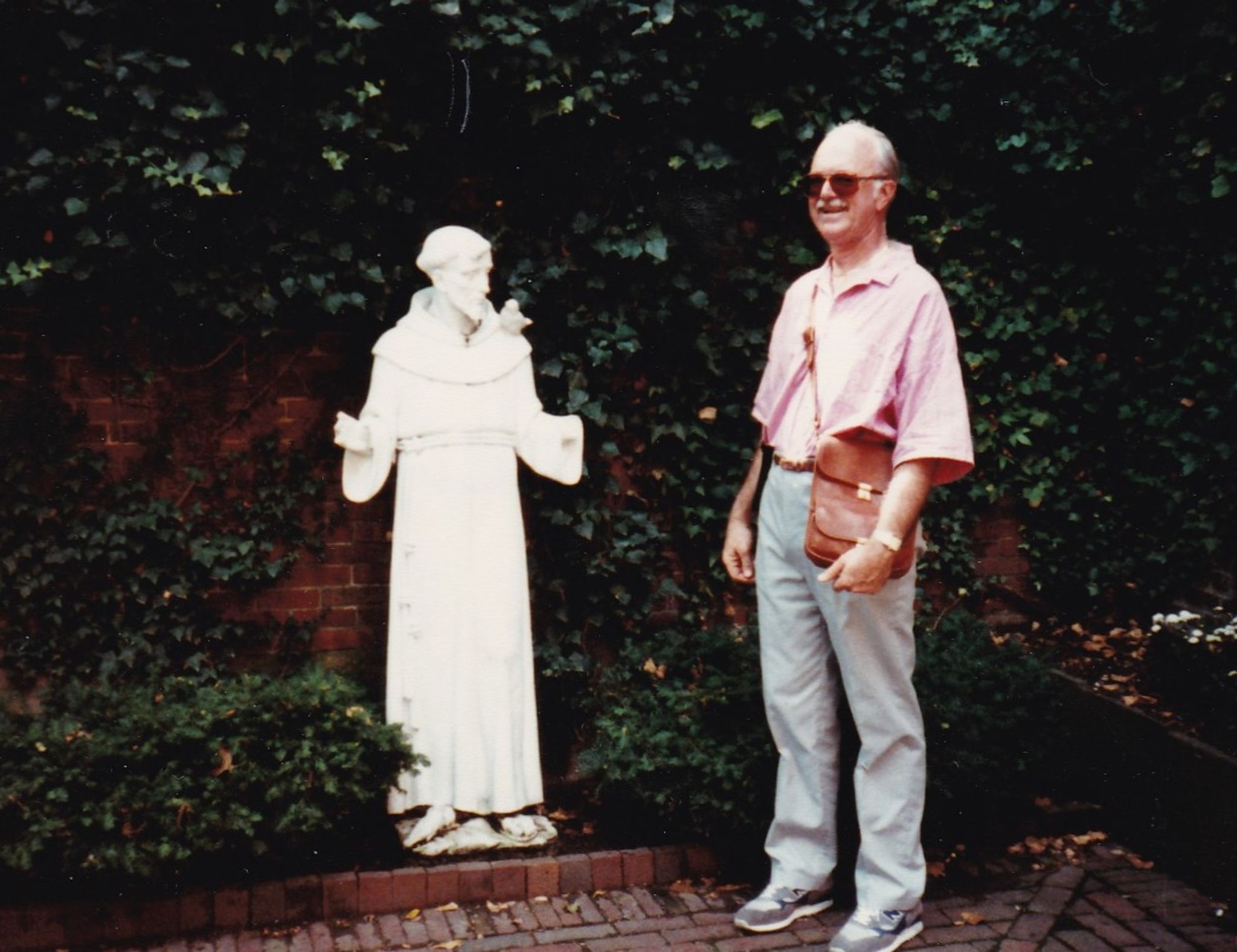 Curiosidade sobre o figurino de “Teaser” Michael Jackson #michaeljackson  #ataldabilliejean #michaeljacksonevolution #kingofpop #michseljacksonedit  #viral #foryou, image size:2048x1577