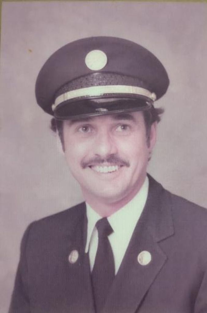 Robert M. Hunt Profile Photo