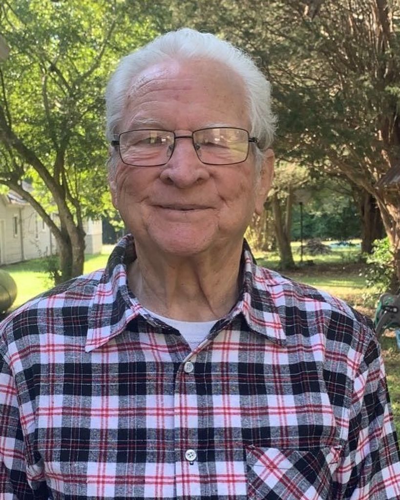 Lyn Emanuel Profile Photo