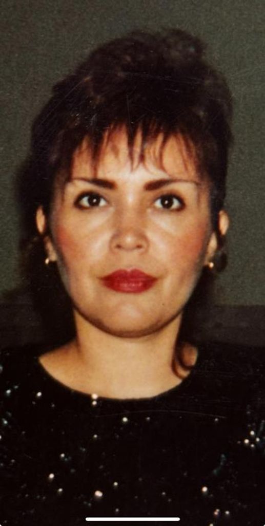 Sandra Santa Cruz Profile Photo