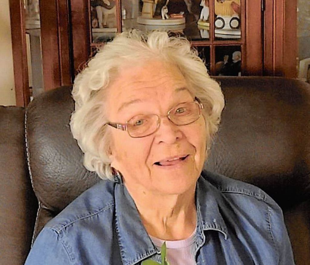 Marilyn (Huebner)  Boes