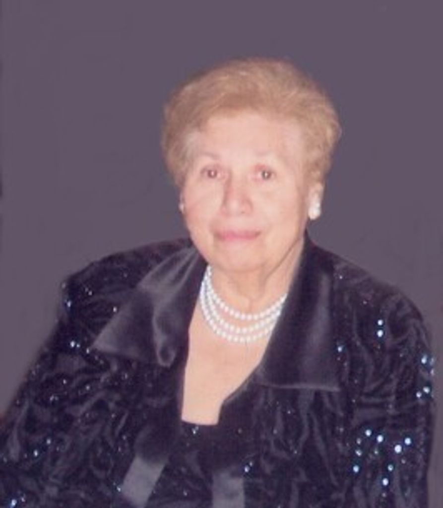 Leonilda "Lenny" De Luca