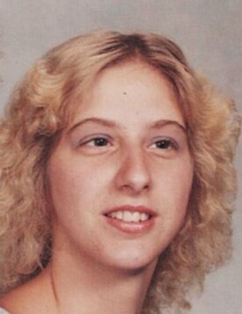 Victoria "Vicki" M. (Tracy)  Calhoun