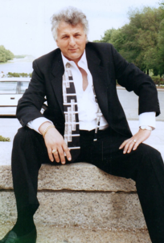 Raymond R Villani