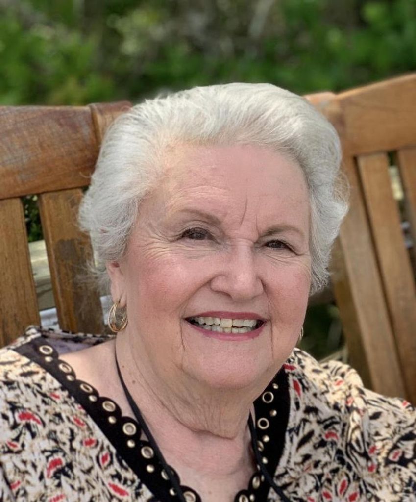 Maudelle Lazaro Thompson Profile Photo