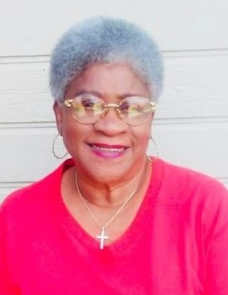 LOLA THOMAS