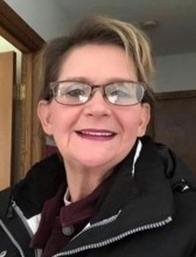 Lori Lynn (Larock)  Hewitt Profile Photo