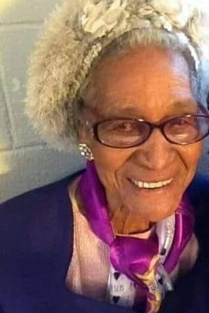 Mother Essie Givens Profile Photo