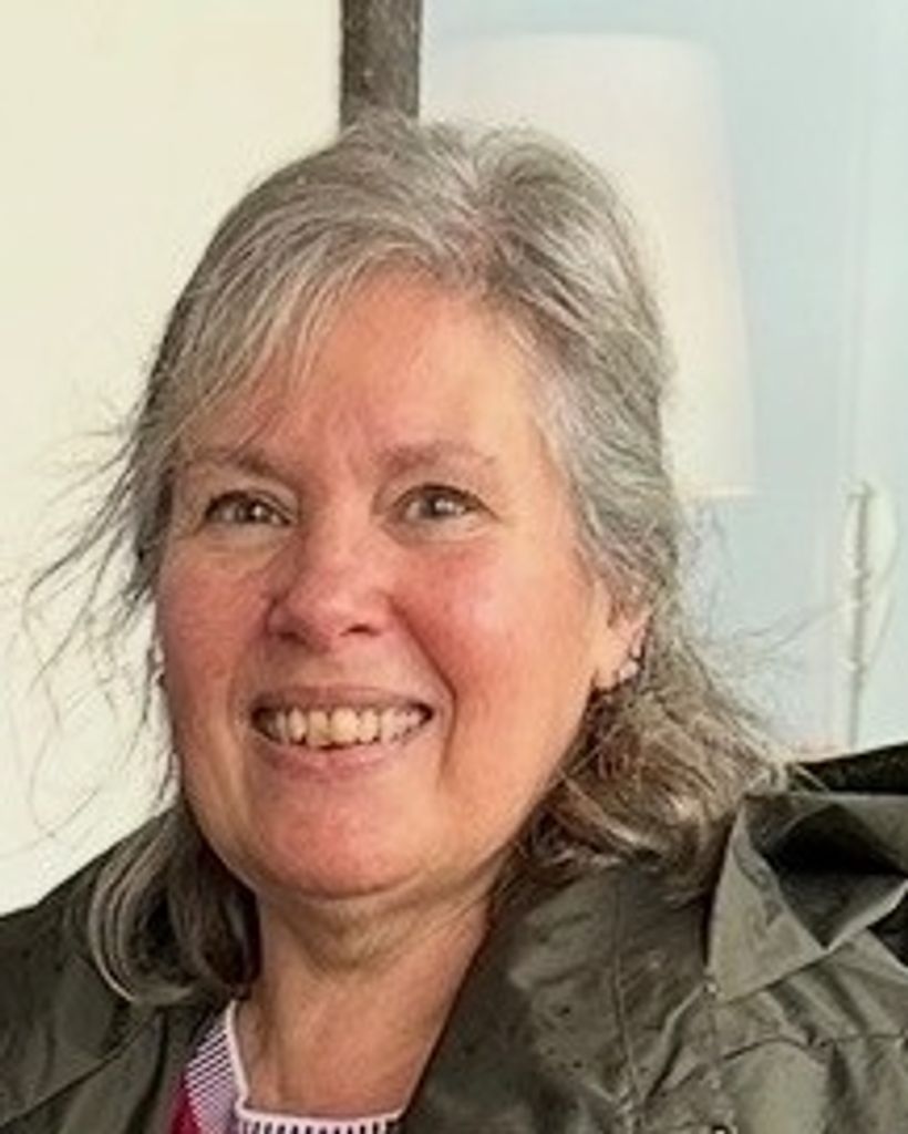 Elizabeth Raposa Profile Photo