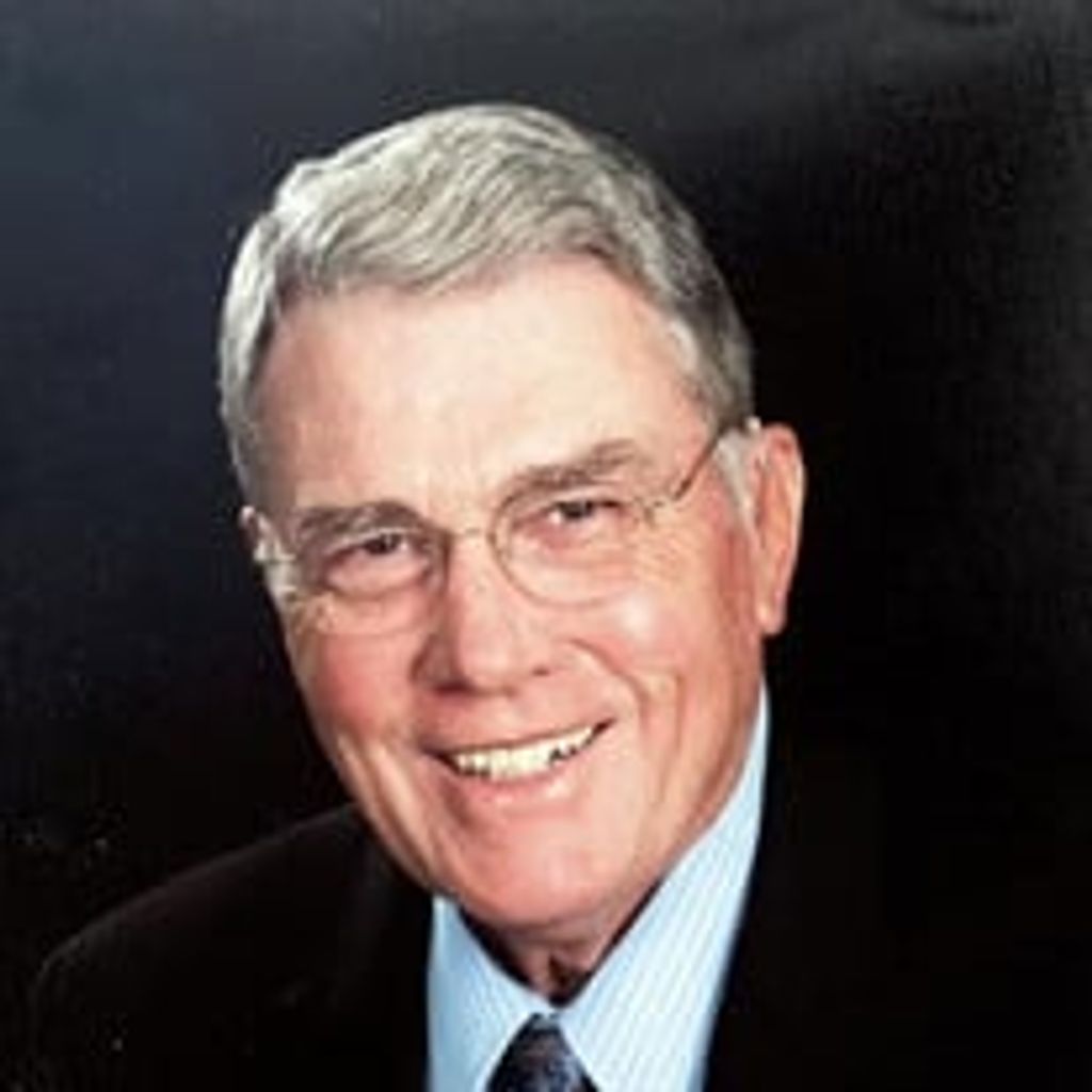 Daniel Evan Strayer Profile Photo