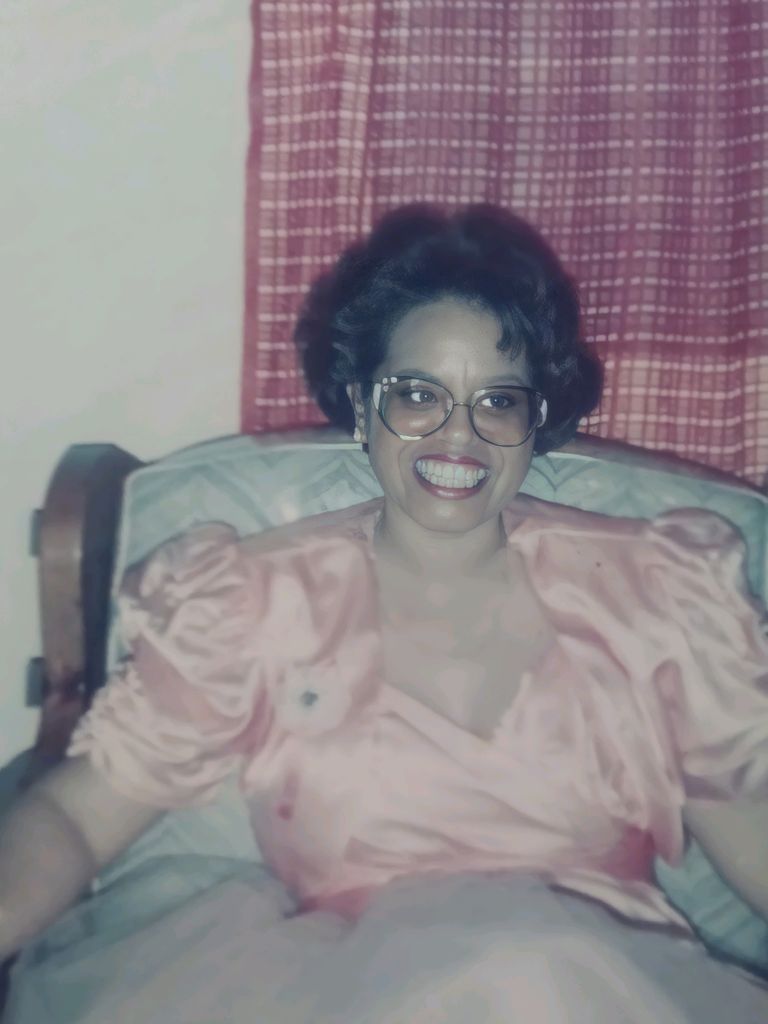 Kenia Iris Dejesus