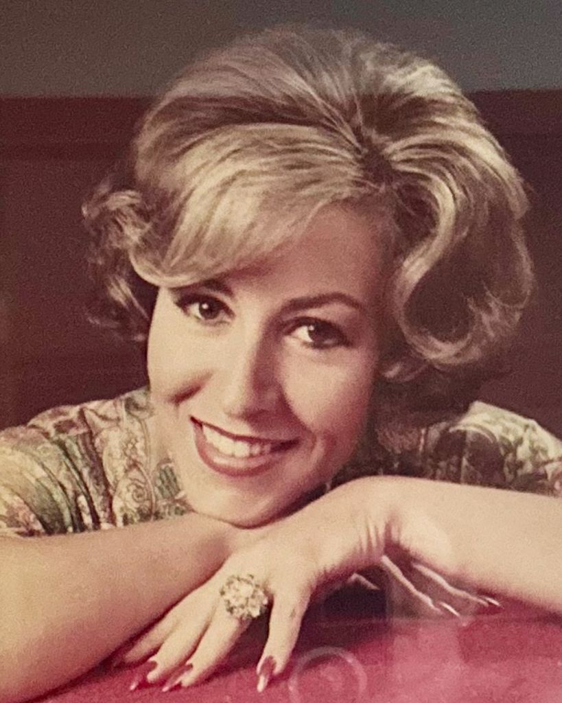 Eve Knez