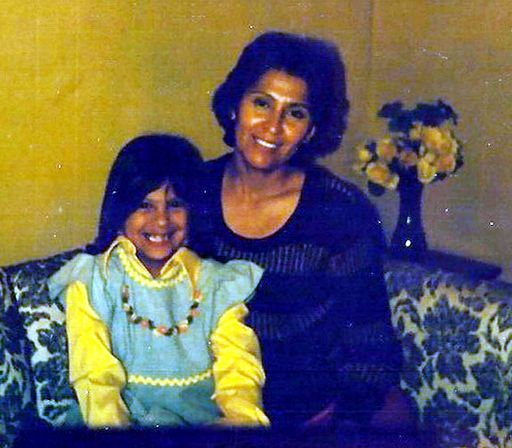 Yolanda C. Gonzalez photo gallery thumbnail 54 of 357