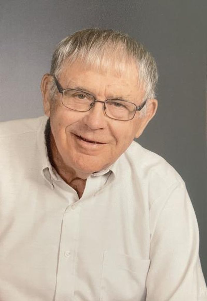 Robert E “Bob” Stuecker
