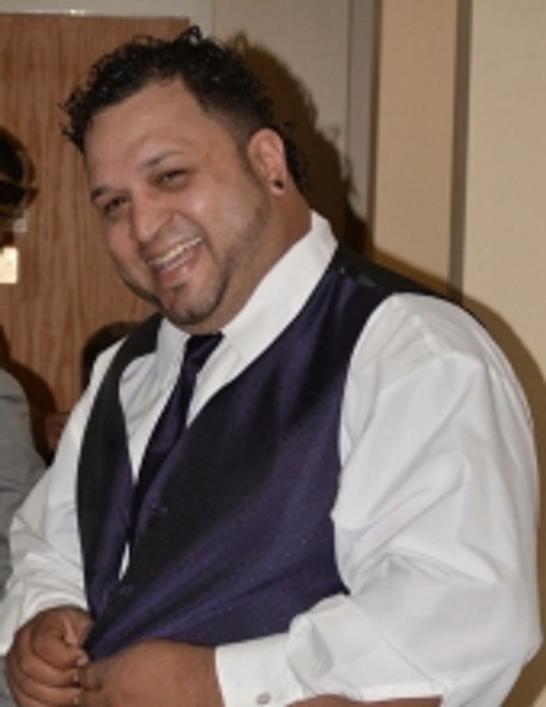 Denny Quinones Santana Profile Photo