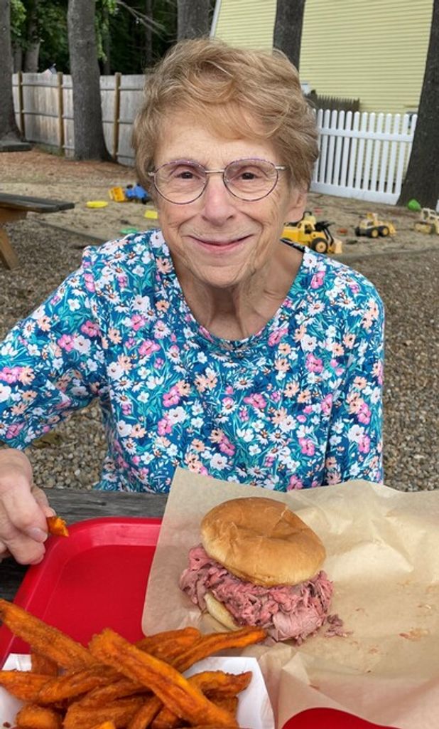 Sandra Debus Profile Photo