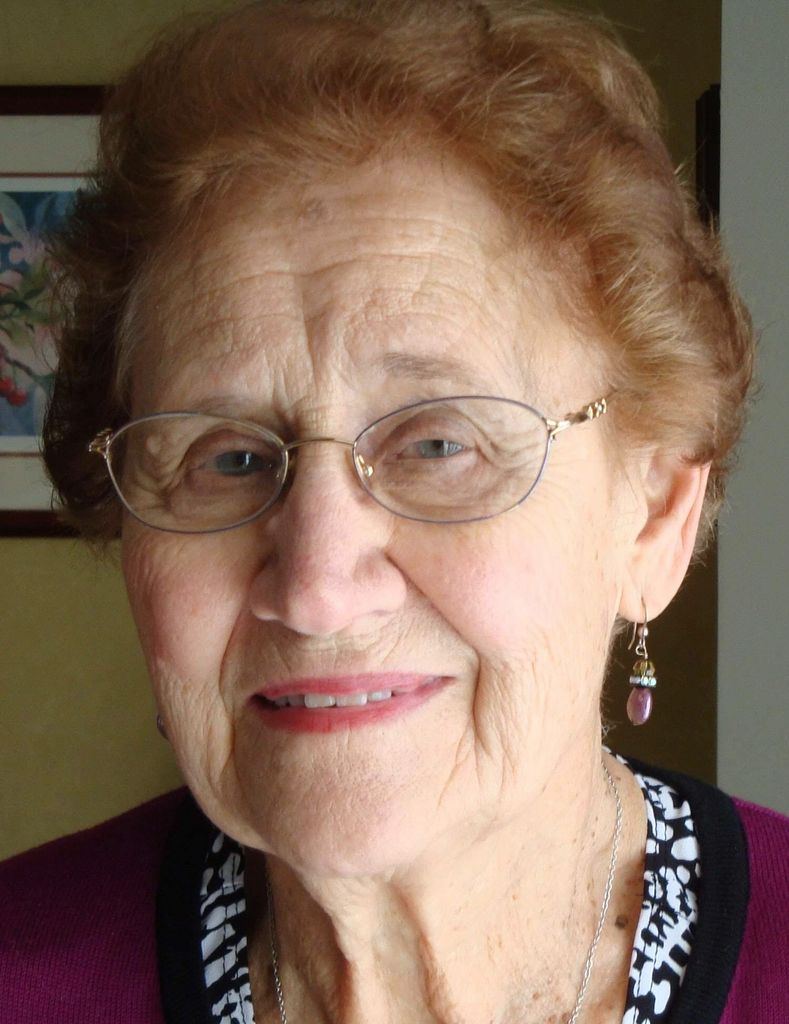 Anna Quinnette Profile Photo