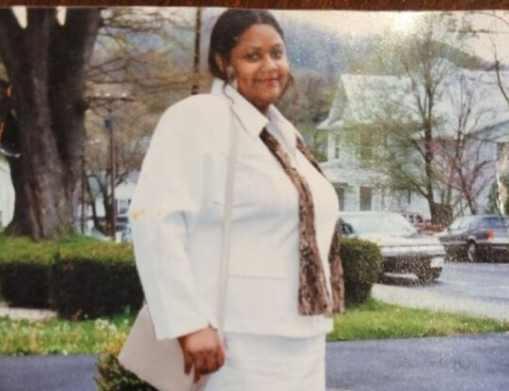 Lisa Nicola Daniels Profile Photo