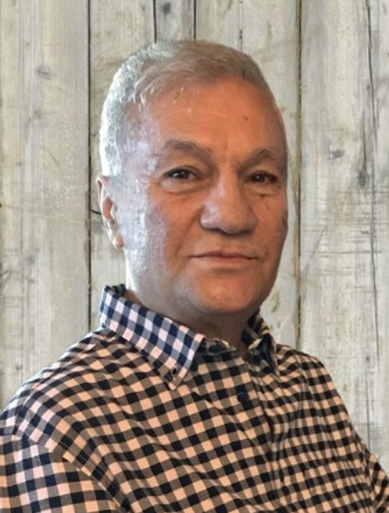 Simon Valedi Profile Photo