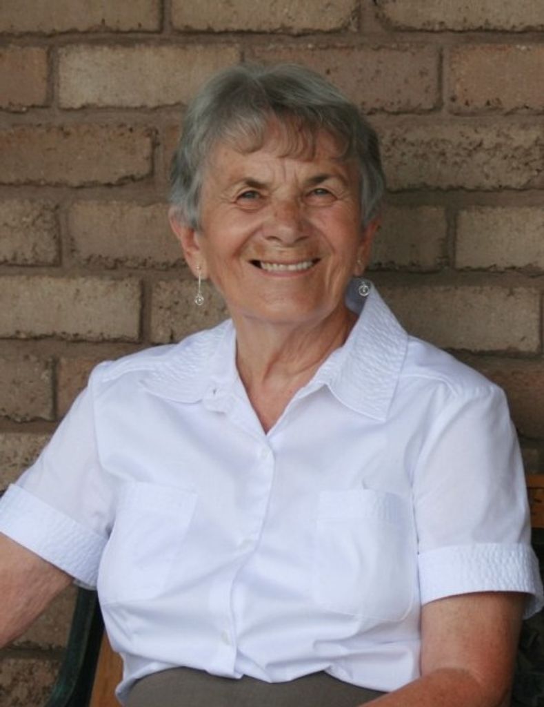 Elaine (Gurr)  Tasker