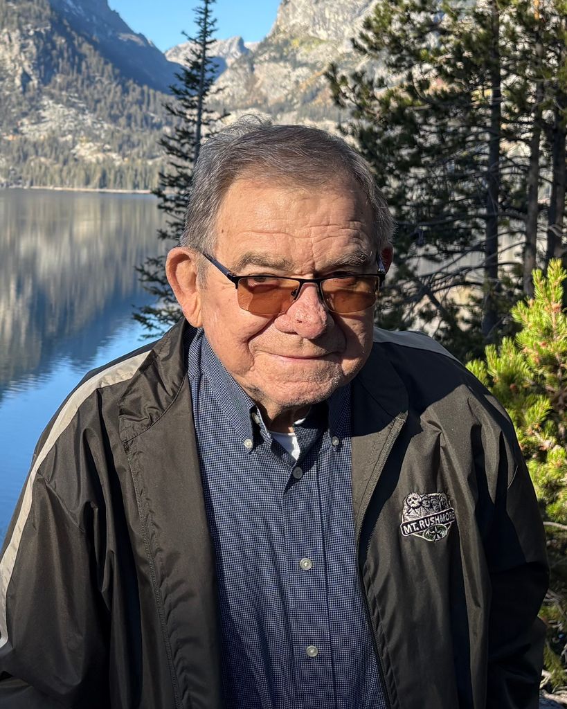 Richard Thomas Roche Profile Photo