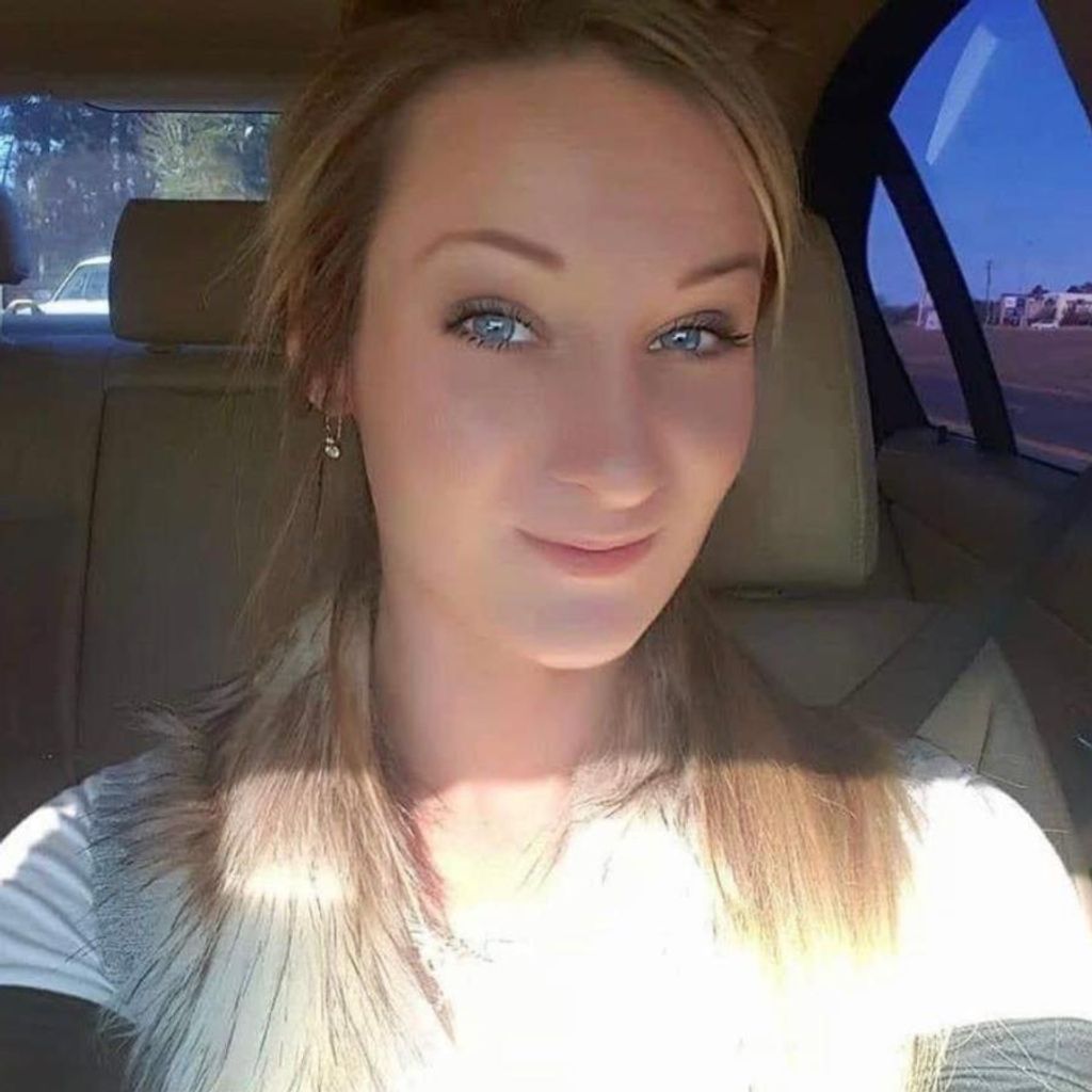 Elizabeth Katlyn Wennmohs   32
