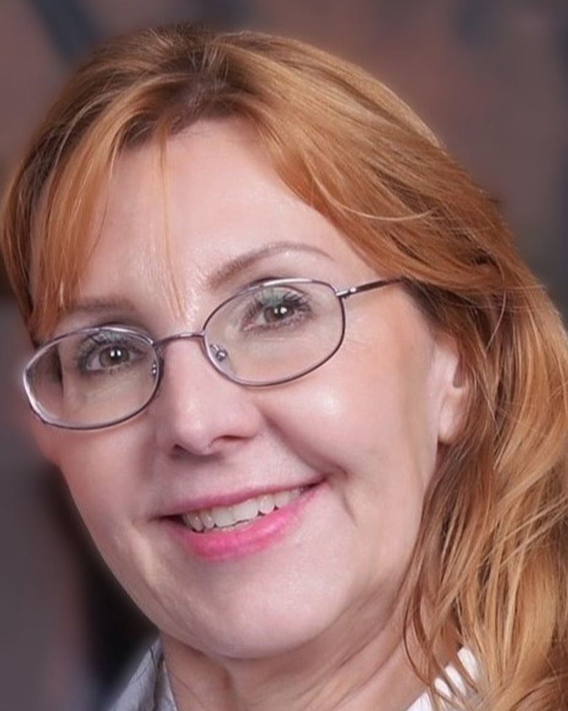 Anna Kujtkowski Profile Photo
