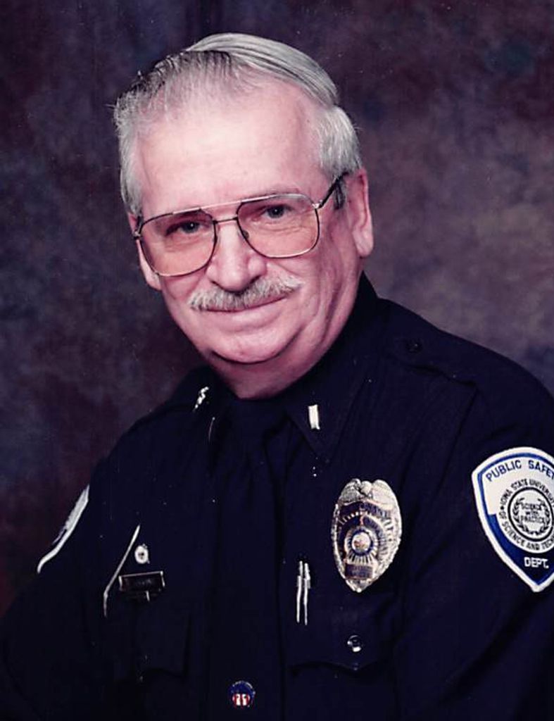 Lowell William Huggins Profile Photo