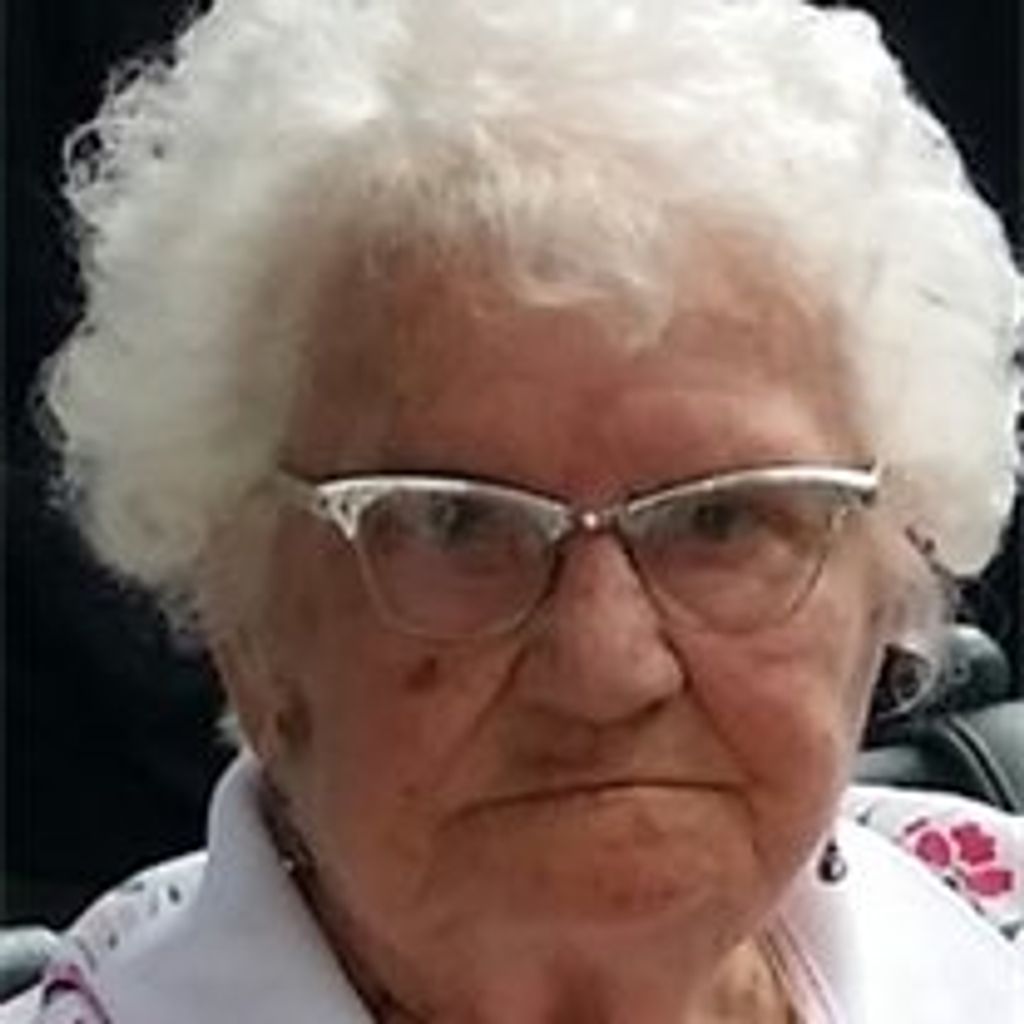 Leona (Kampschroer) Booska
