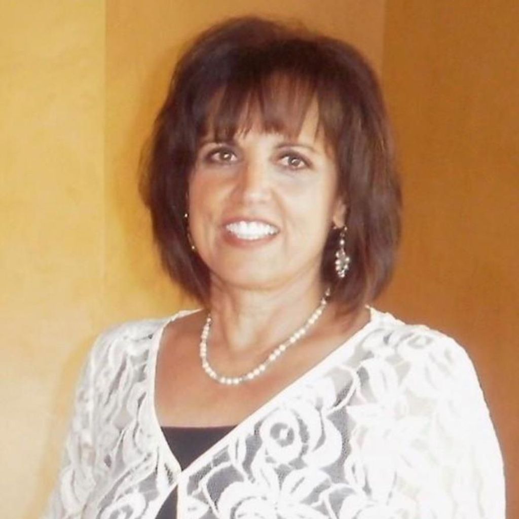 Yvonne(Vonnie) Simon Csehi Profile Photo