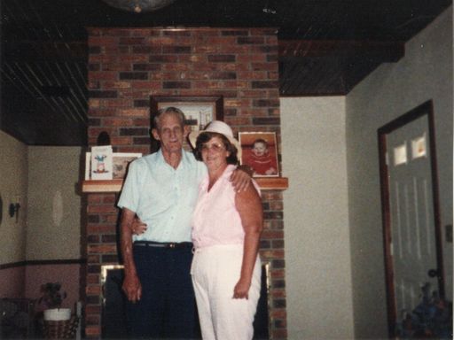 Brenda (Akin)  Luttrell photo gallery thumbnail 1 of 50