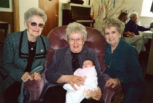 Betty Lou Ward photo gallery thumbnail 18 of 121