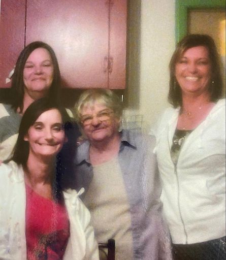 Linda Gail Borden Mcgee photo gallery thumbnail 47 of 74