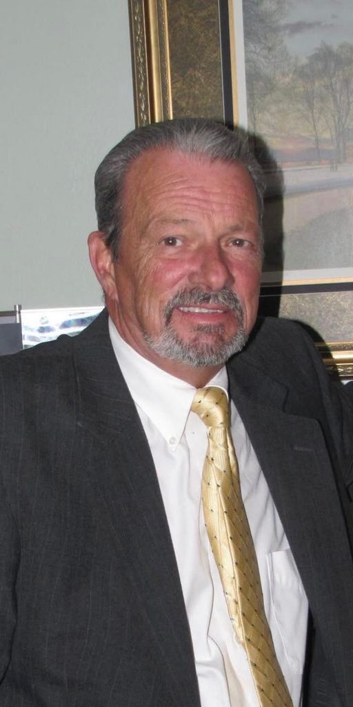 Michael Ray Axsom Profile Photo