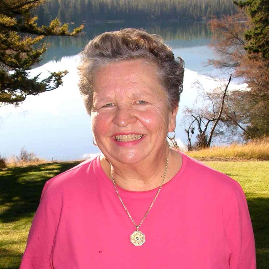 Mary Lou "Bee" Johnston Roblee Profile Photo