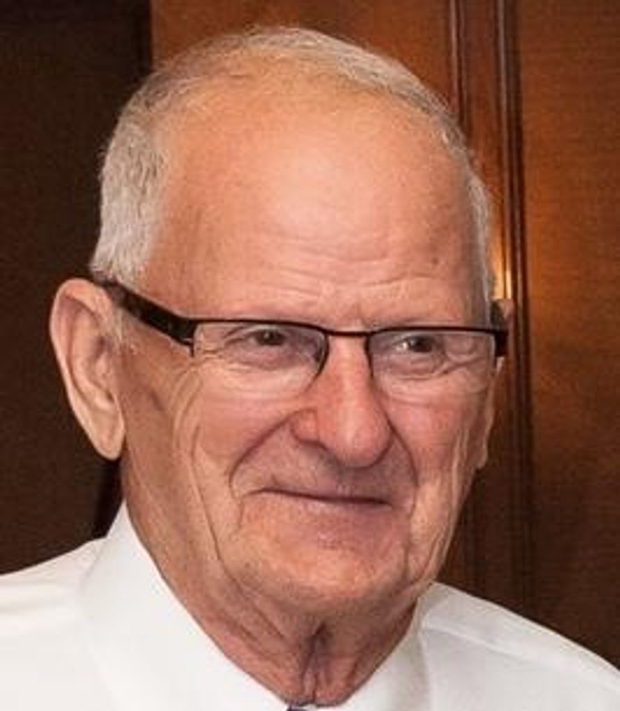 Clayton Leo Holzman Profile Photo
